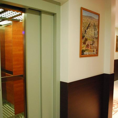 Hostal Las Flores Ramblas Barcelona Exteriör bild