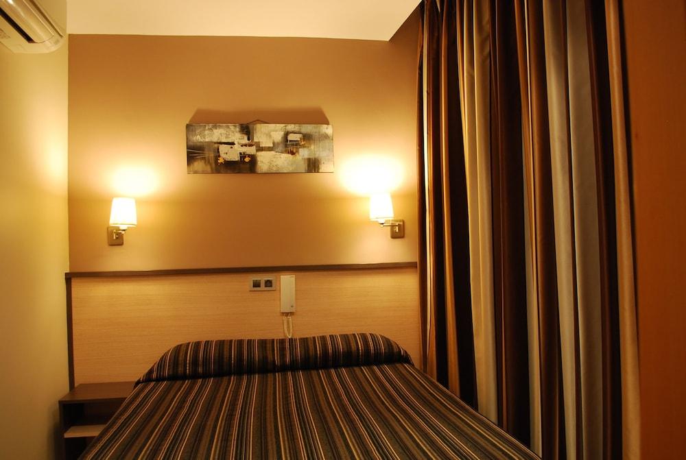 Hostal Las Flores Ramblas Barcelona Exteriör bild