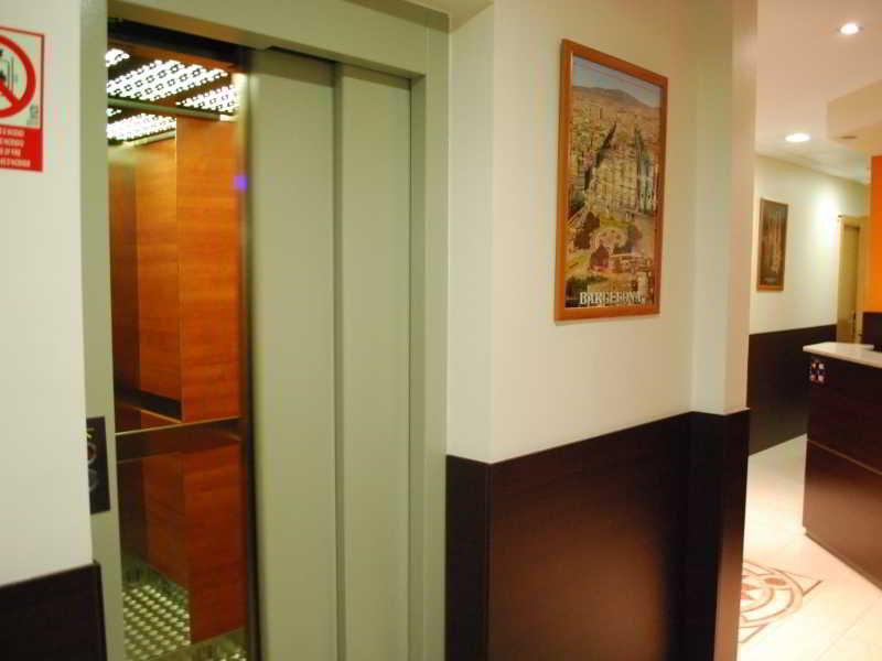 Hostal Las Flores Ramblas Barcelona Exteriör bild