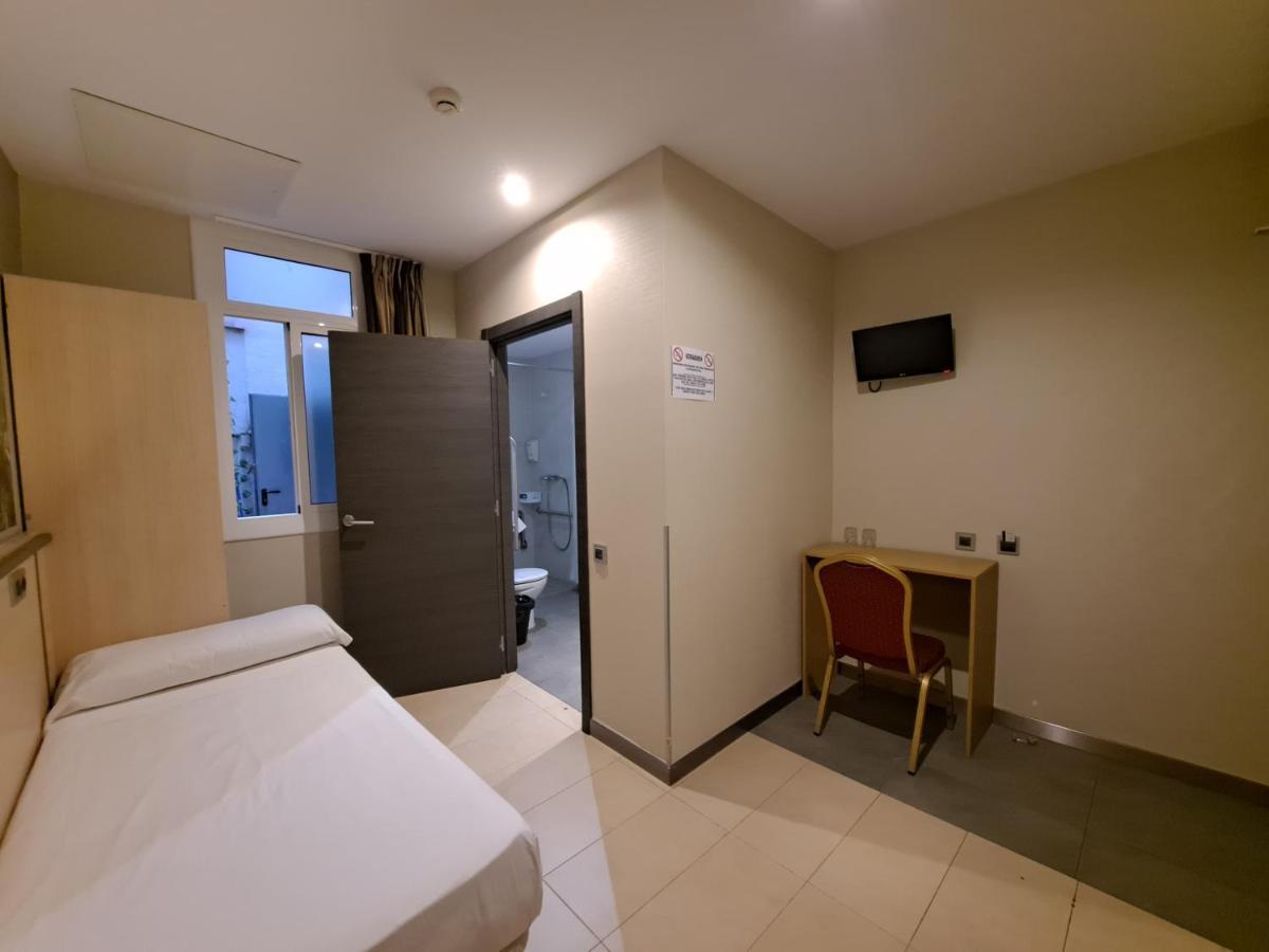 Hostal Las Flores Ramblas Barcelona Exteriör bild