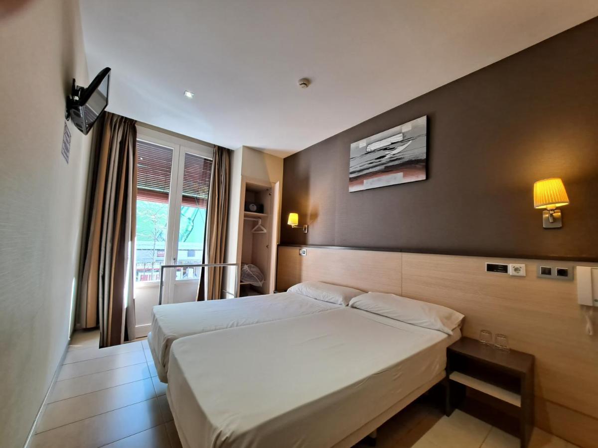 Hostal Las Flores Ramblas Barcelona Exteriör bild