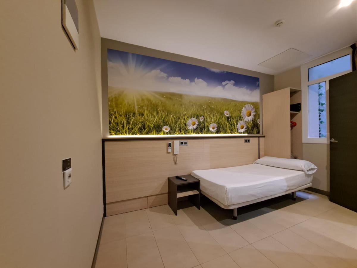 Hostal Las Flores Ramblas Barcelona Exteriör bild