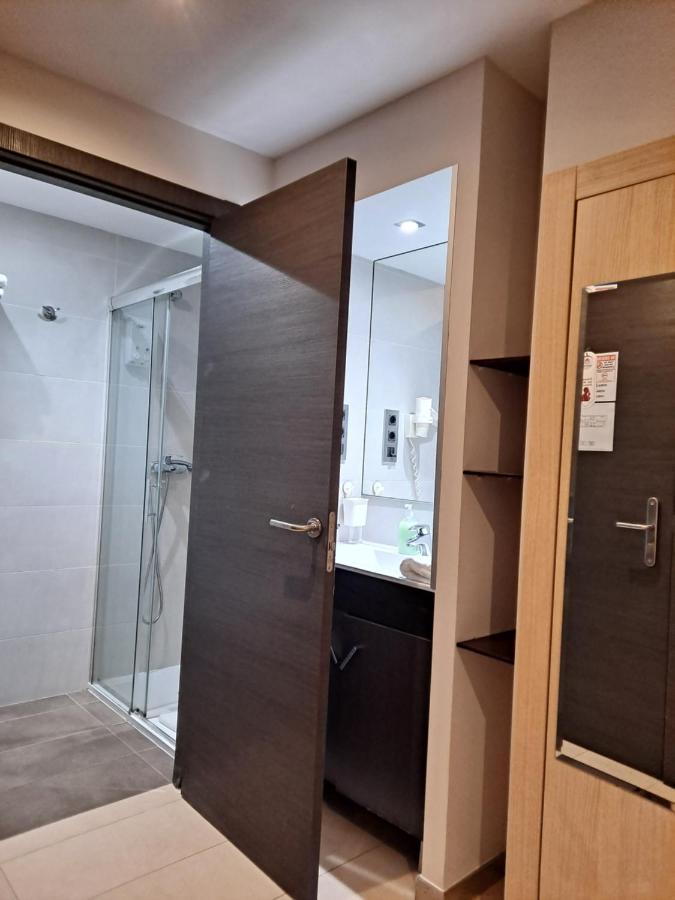 Hostal Las Flores Ramblas Barcelona Exteriör bild