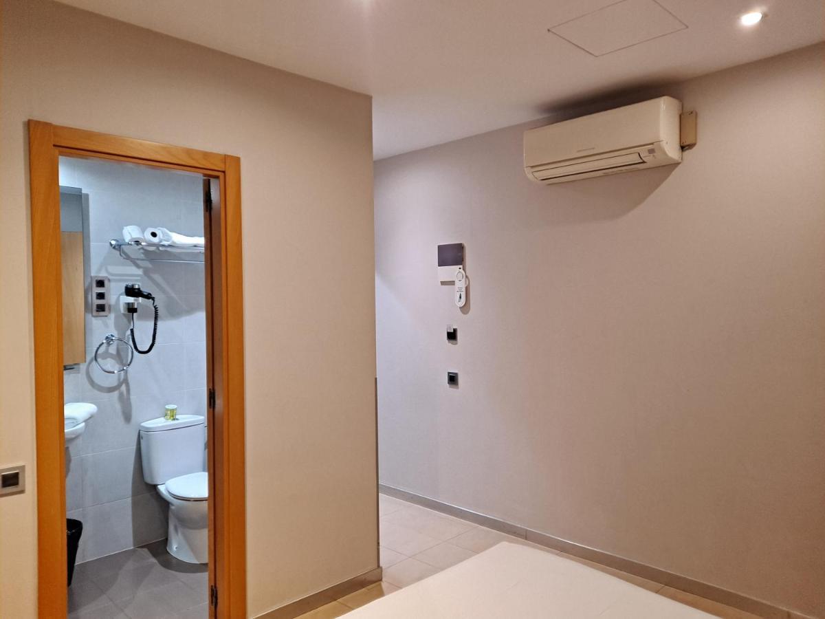 Hostal Las Flores Ramblas Barcelona Exteriör bild