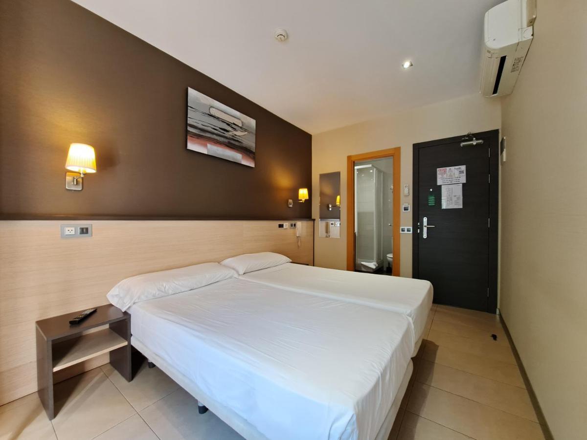 Hostal Las Flores Ramblas Barcelona Exteriör bild