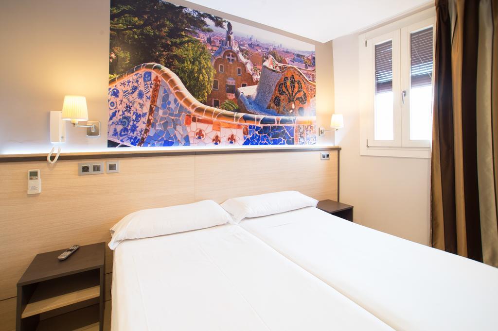 Hostal Las Flores Ramblas Barcelona Exteriör bild