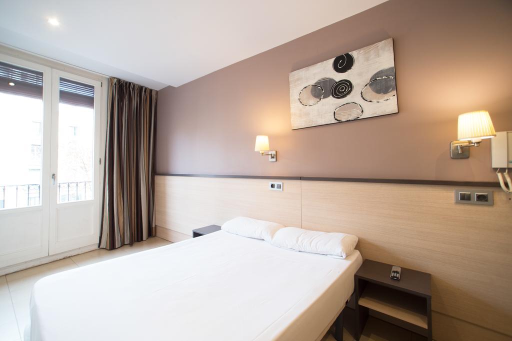 Hostal Las Flores Ramblas Barcelona Exteriör bild