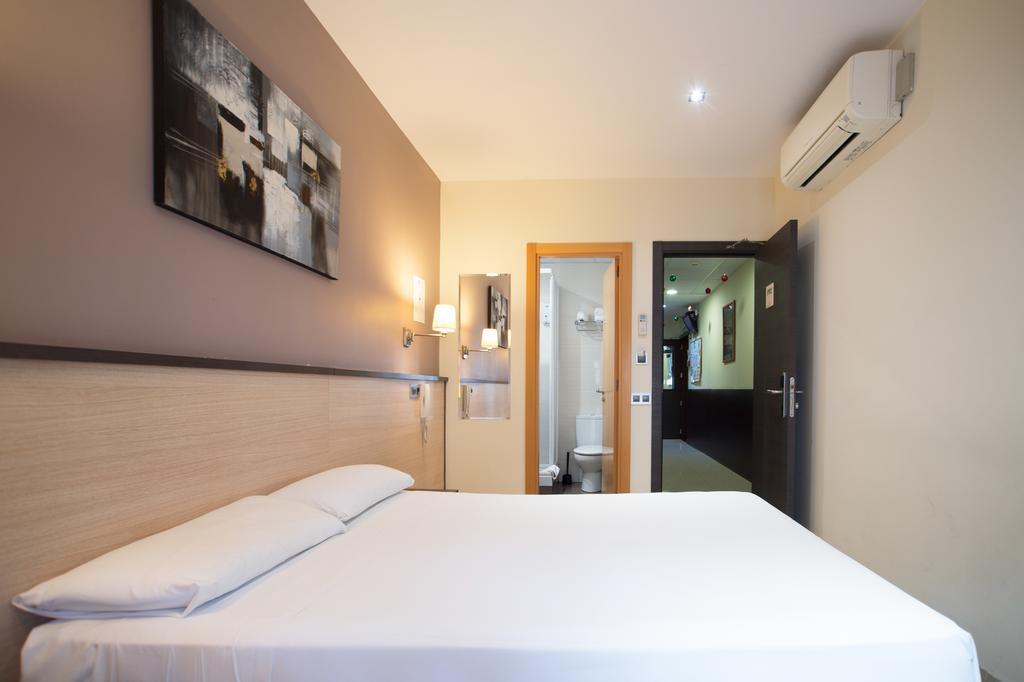 Hostal Las Flores Ramblas Barcelona Exteriör bild