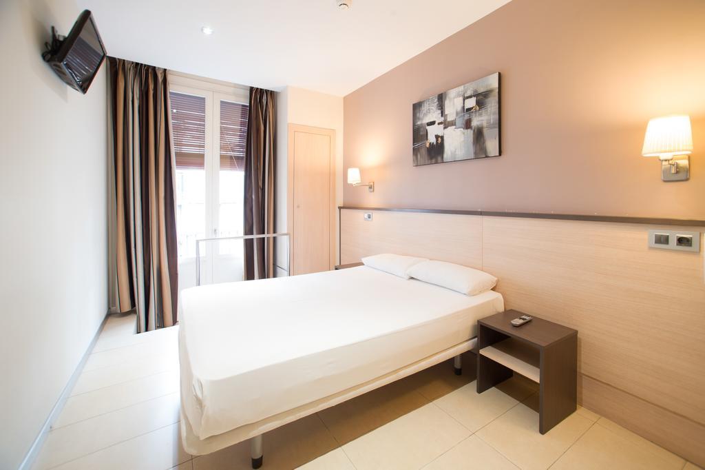 Hostal Las Flores Ramblas Barcelona Exteriör bild