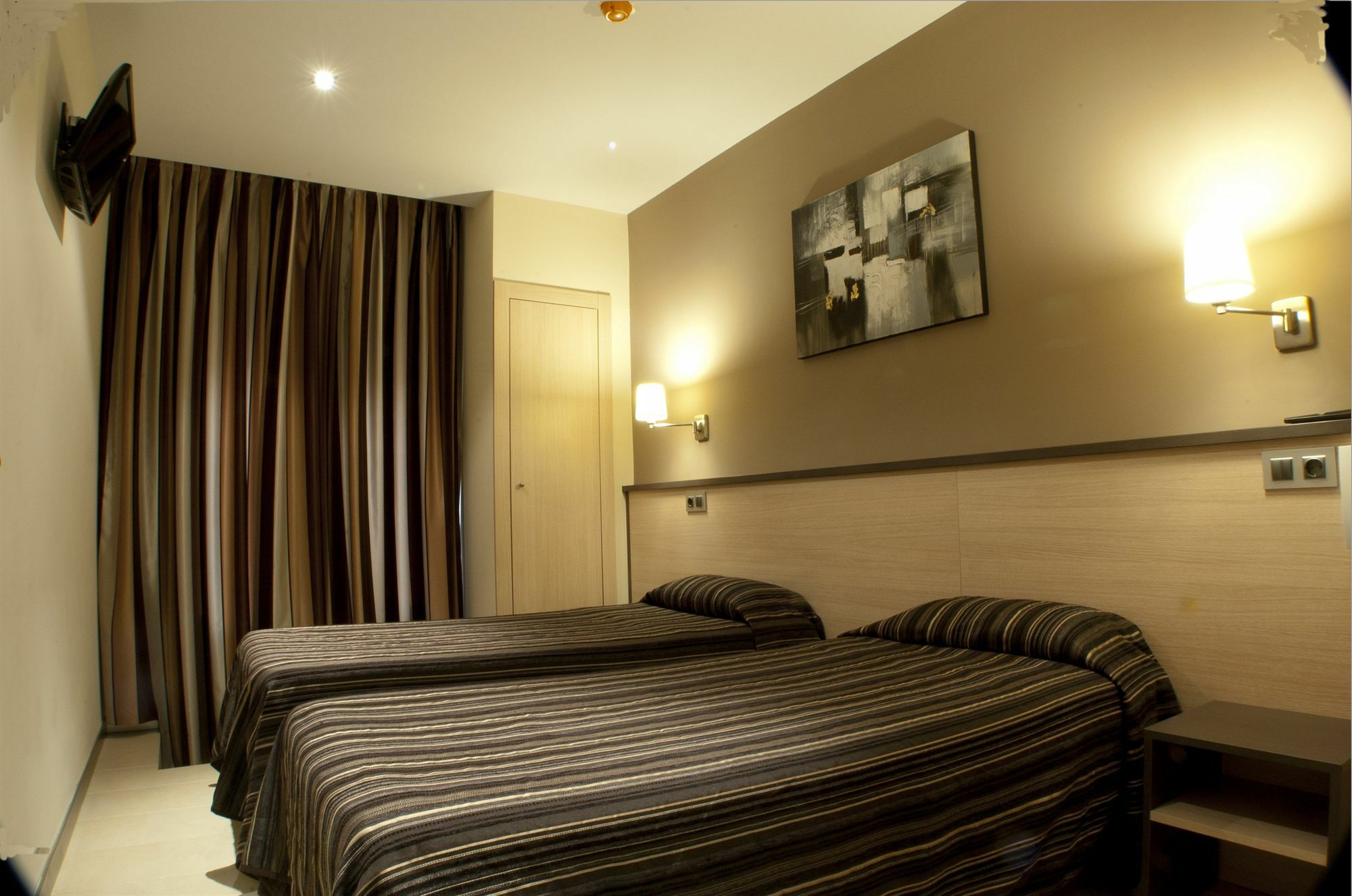 Hostal Las Flores Ramblas Barcelona Exteriör bild