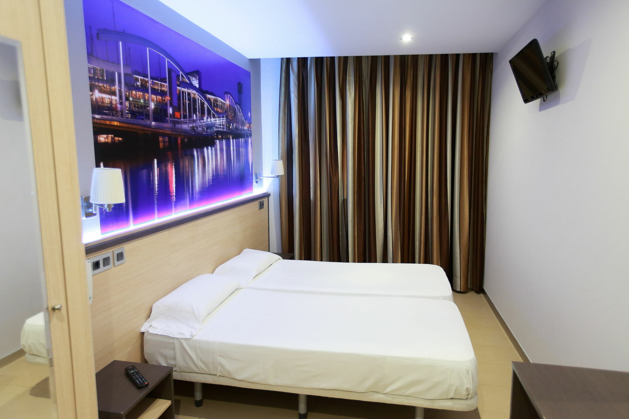 Hostal Las Flores Ramblas Barcelona Exteriör bild