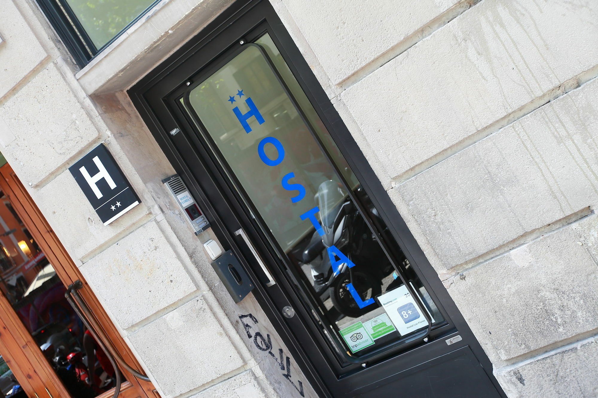Hostal Las Flores Ramblas Barcelona Exteriör bild