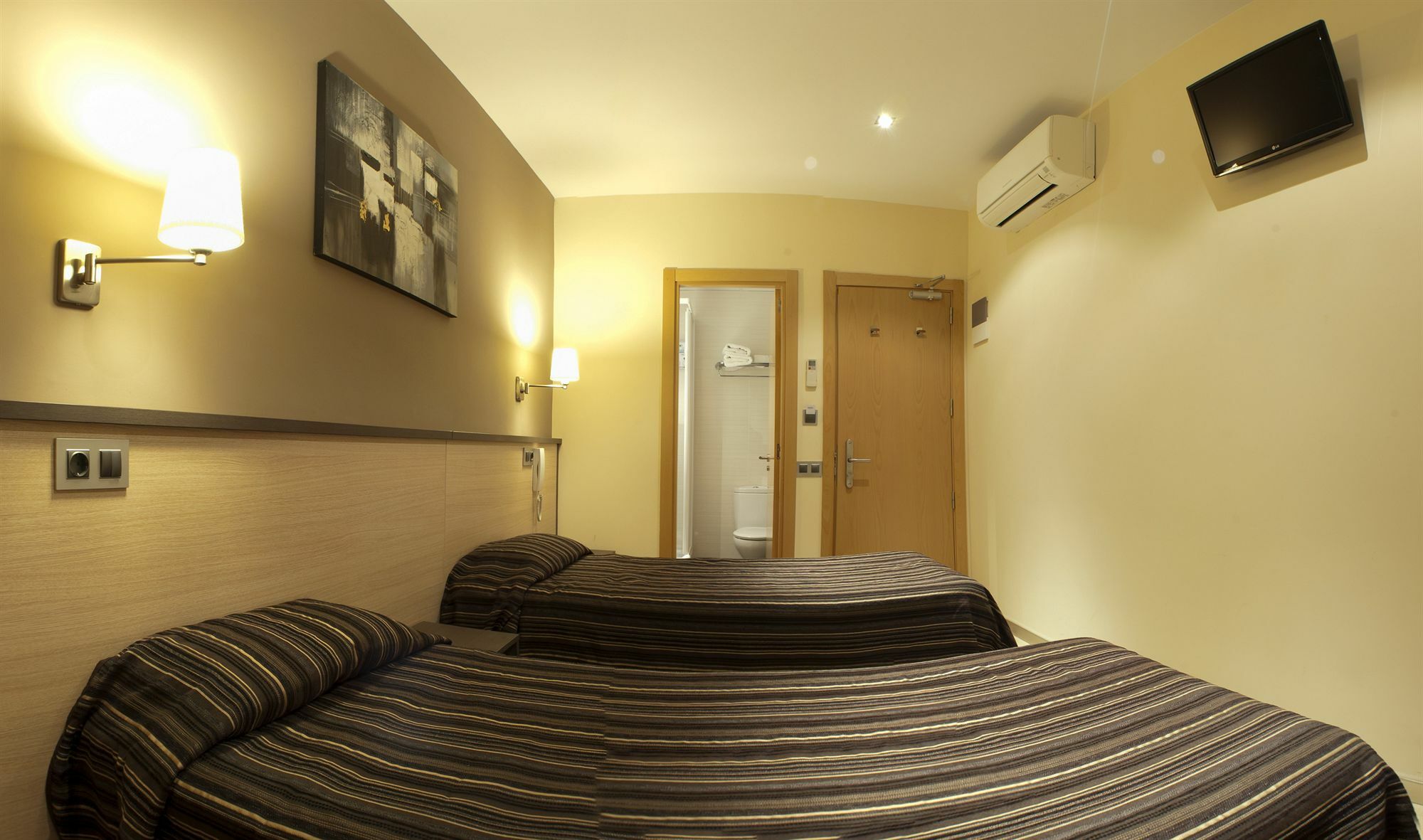 Hostal Las Flores Ramblas Barcelona Exteriör bild