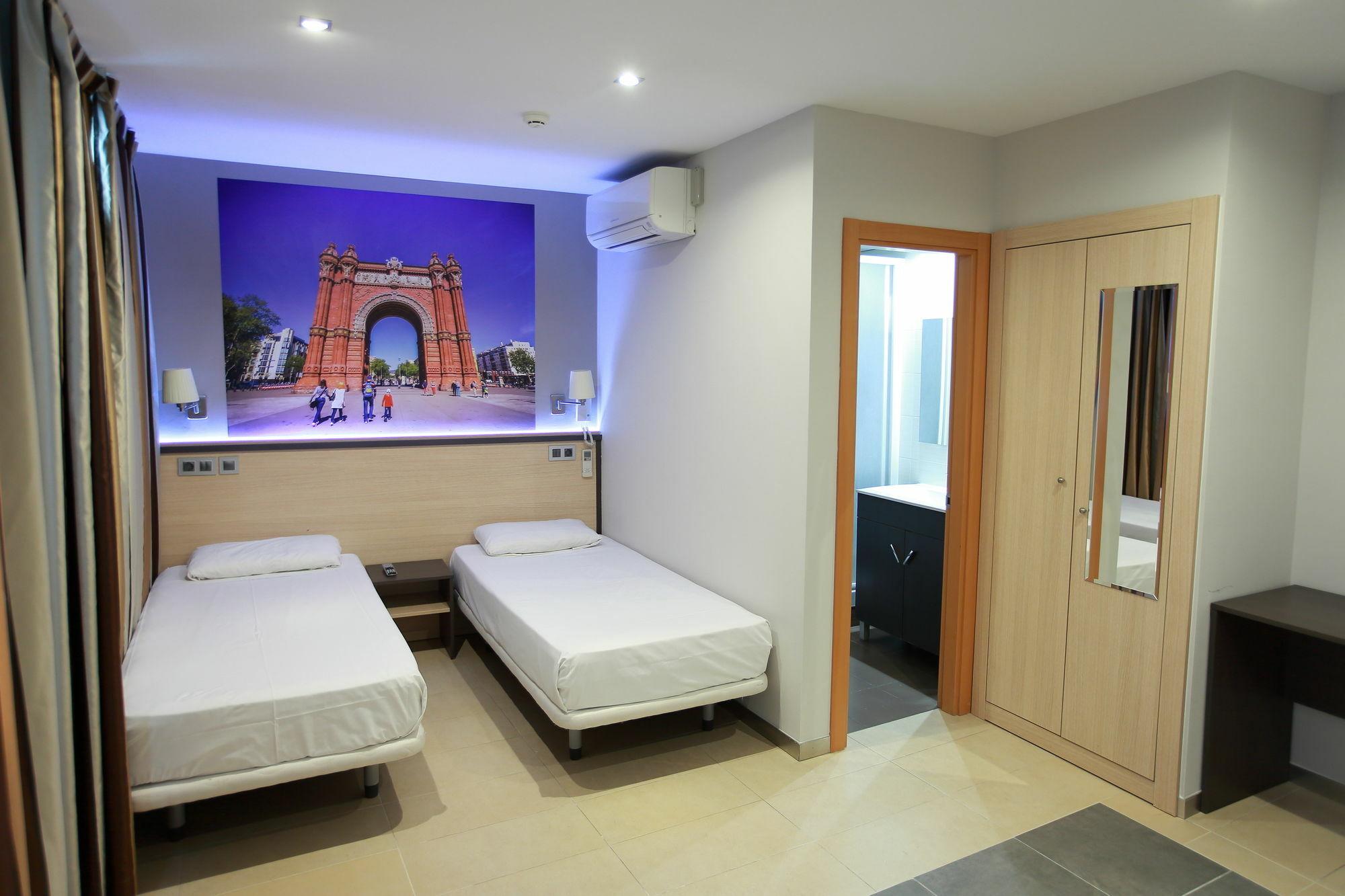 Hostal Las Flores Ramblas Barcelona Exteriör bild