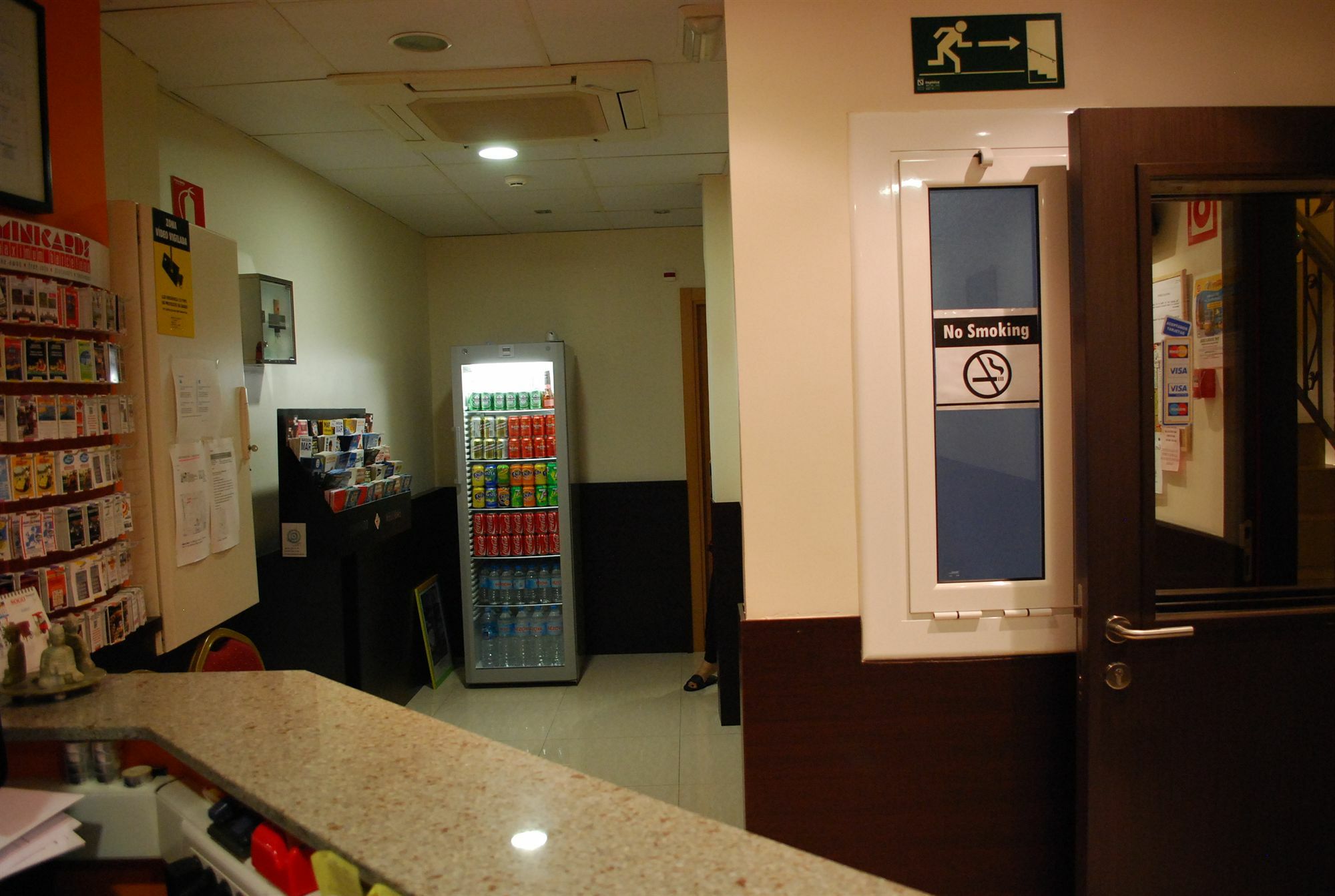 Hostal Las Flores Ramblas Barcelona Exteriör bild